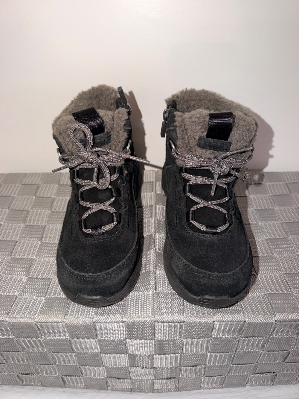 New UGG TerreTrail Cozy Lace Boots Black Waterproof Fur Lined Zip Boots Sz